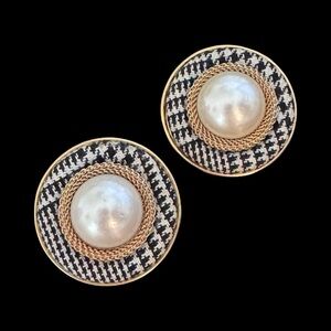 ✨Elegant Gold and Black Pearl Earrings